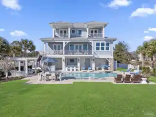 Luxurious Coastal Retreat