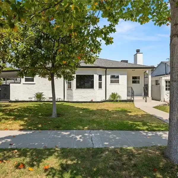 INVITING BURBANK HOME