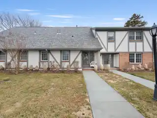 Lovely Completely Renovated Townhouse for Rent