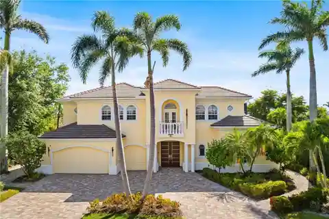 Custom Courtyard Home in Seaside Estates