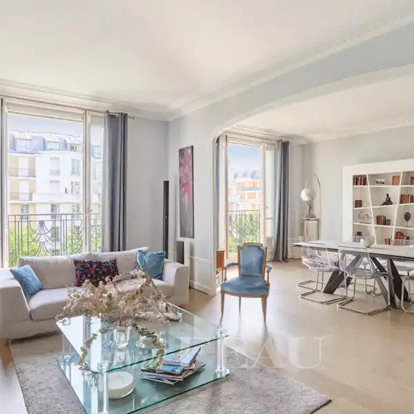 COMPLETELY RENOVATED FAMILY FLAT