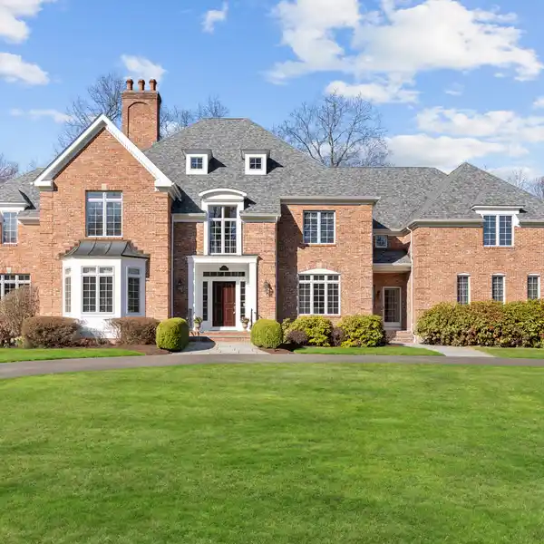 DISTINCTIVE AND PRIVATE  RESIDENCE ON NEARLY 2.5 ACRES