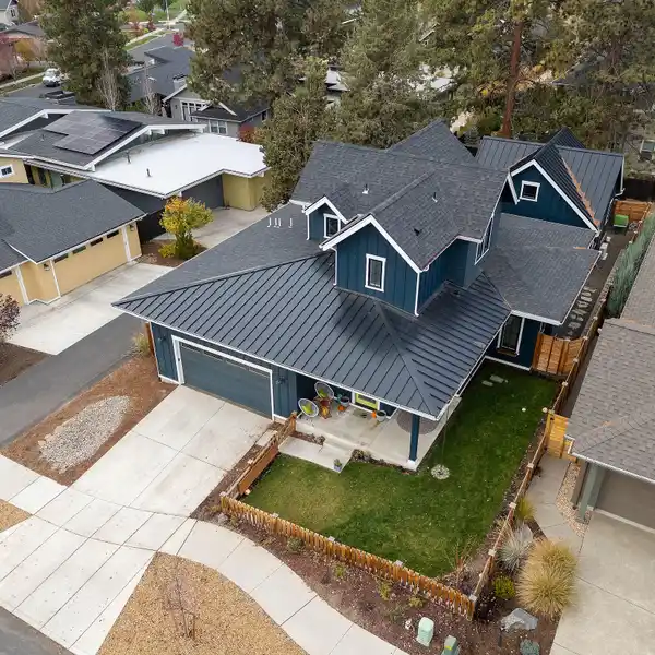 FABULOUS HOME WITH DETACHED ACCESSORY UNIT