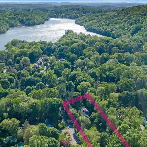 SERENE COLONIAL LIVING WITH DEEDED LAKE ACCESS