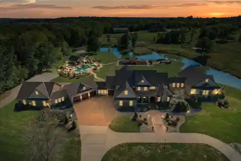 Exquisite Estate on Nearly 10 Acres