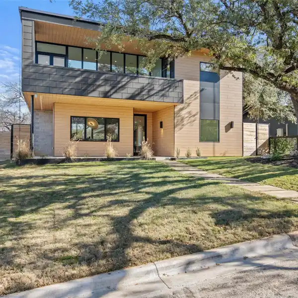 MODERN MASTERPIECE IN THE HEART OF BARTON HILLS
