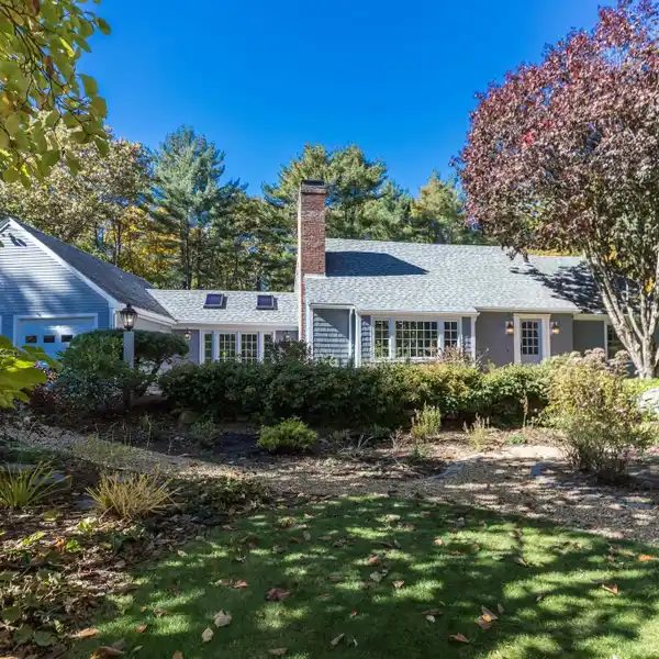 ARCHITECTURAL MASTERPIECE WITH REFINED INTERIOR DETAILS