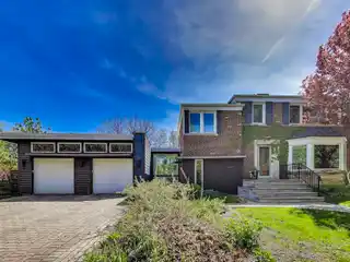 True Urban Estate in Budlong Woods