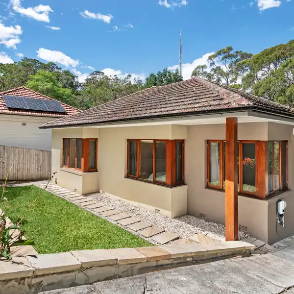 DELIGHTFUL HOME IN A PEACEFUL SETTING