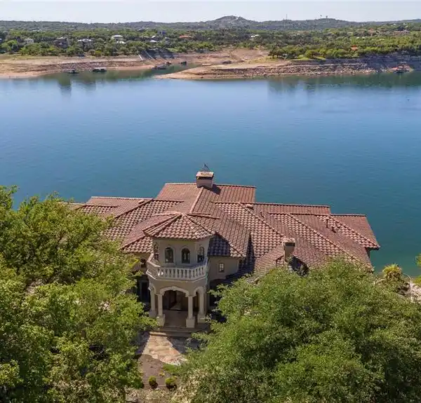 NINE-ACRE OPPORTUNITY ABOVE DEEP LAKE TRAVIS WATERFRONTAGE