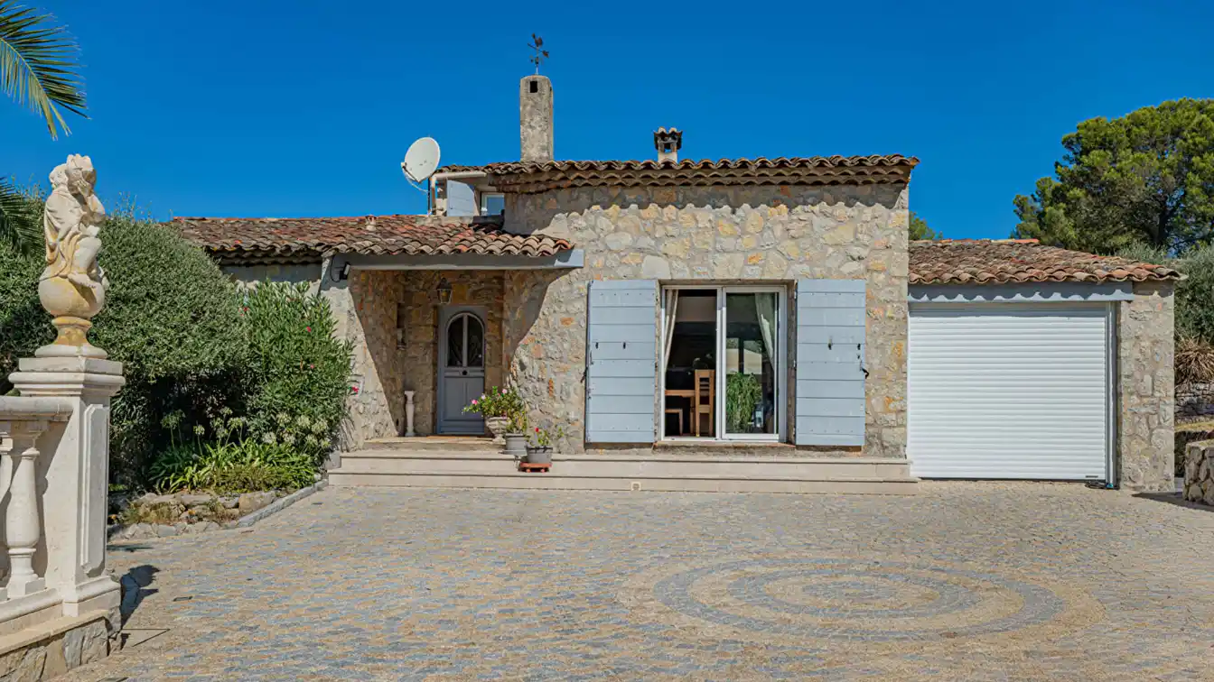 Charming House with Swimming Pool and Independent Apartment in Peymeinade