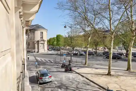 Lovely Apartment in a Beautiful Haussmann Building