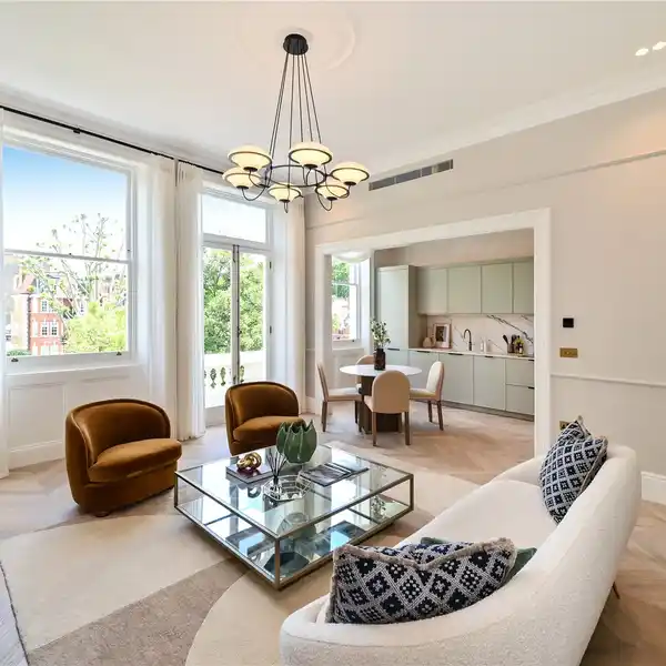 CHIC CONTEMPORARY RESIDENCE WITH CLASSIC ARCHITECTURE