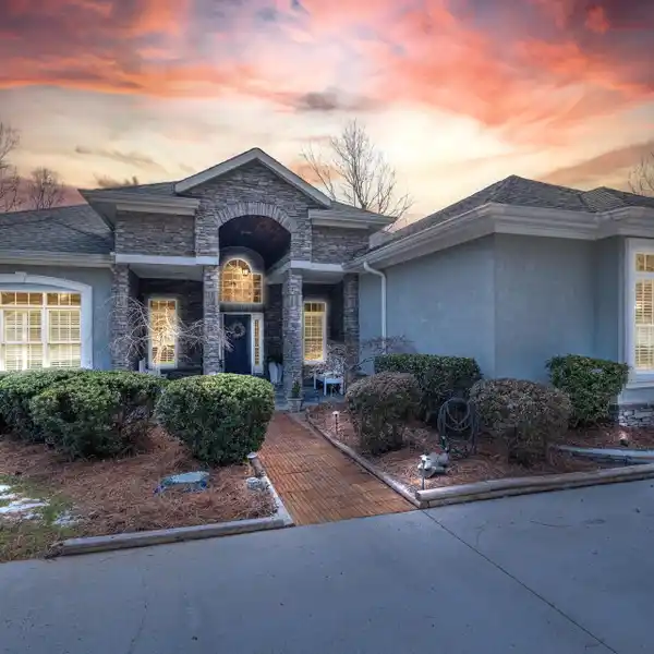 AMAZING HOME ON THE GOLF COURSE AT CRAMER MOUNTAIN