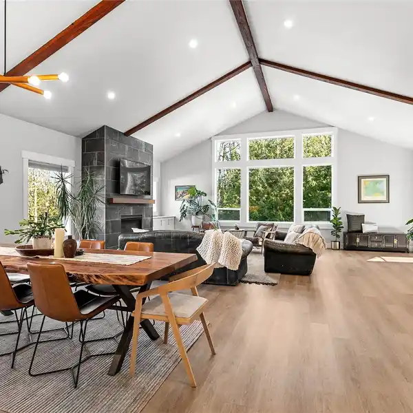 IMMACULATE HOME ON A QUIET DEAD-END STREET