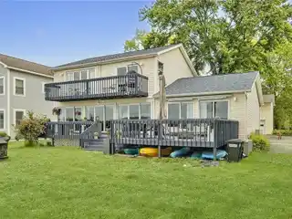 Designer-remodeled Lakeside Gem