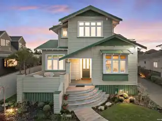 Panoramic Harbour Views in Coveted Point Chevalier