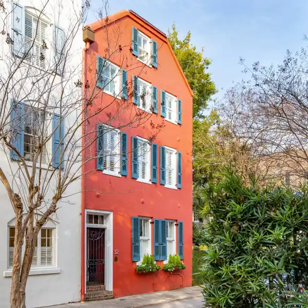 BEAUTIFULLY RESTORED 18TH CENTURY ROW HOUSE