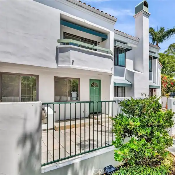 EXPANSIVE TOWNHOUSE IN GUARD GATED PACIFIC RANCH