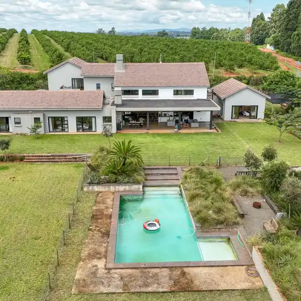 SPACIOUS FAMILY RETREAT ON LAKE LONGMERE