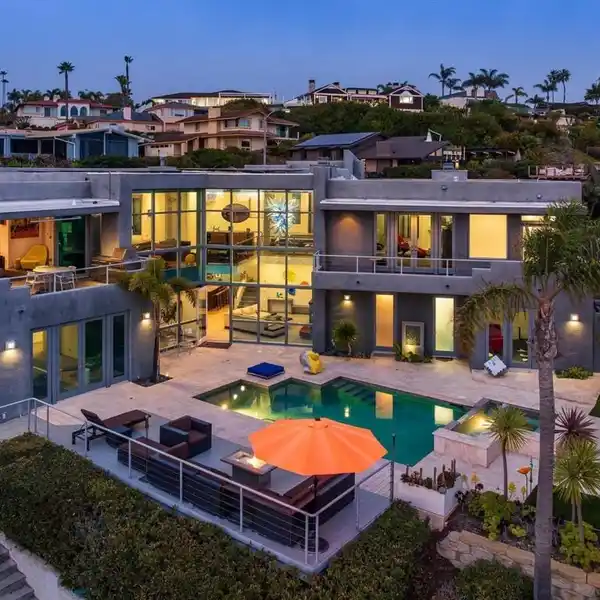 EXCEPTIONAL CONTEMPORARY RESIDENCE WITH BREATHTAKING OCEAN VIEWS