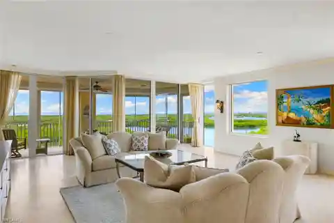 Waterfront End-Unit Retreat