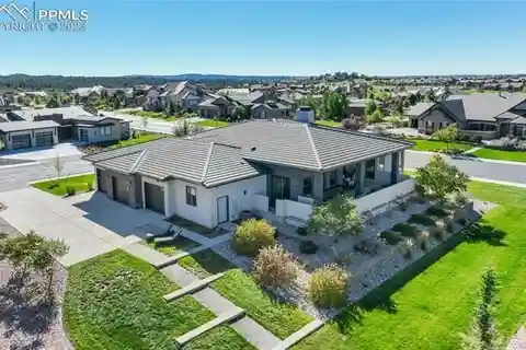 Luxury Living in the Gated Calistoga Village in Flying Horse