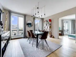 Bright Saint-germain Apartment with Stylish Renovation