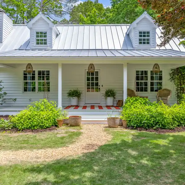 SERENE LAKE LANIER ESCAPE WITH UPSCALE CHARM