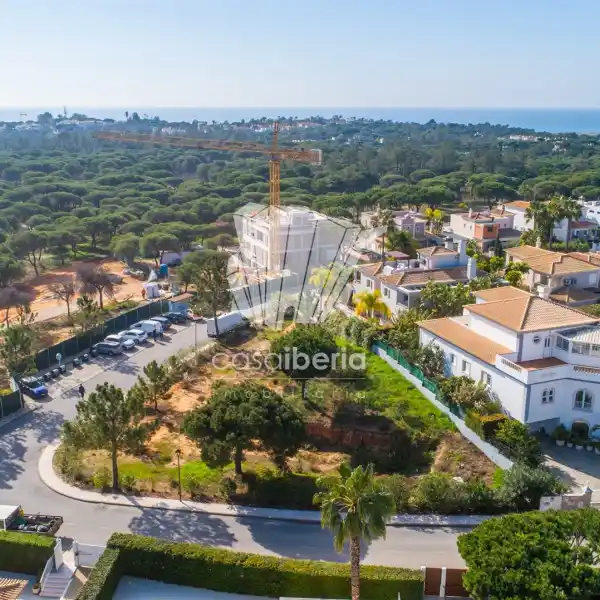 LARGE PROPERTY CLOSE TO THE BEACH