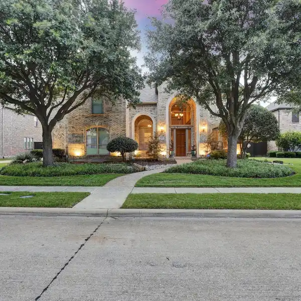 PREMIER PROPERTY IN THE TRAILS OF WEST FRISCO