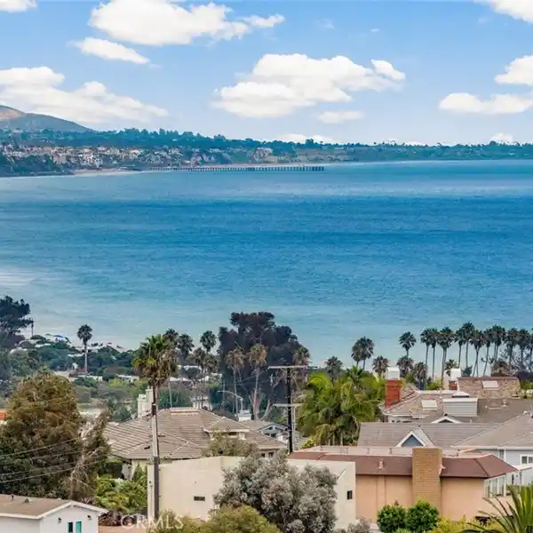 NEWLY REMODELED COASTAL SANCTUARY IN LANTERN VILLAGE