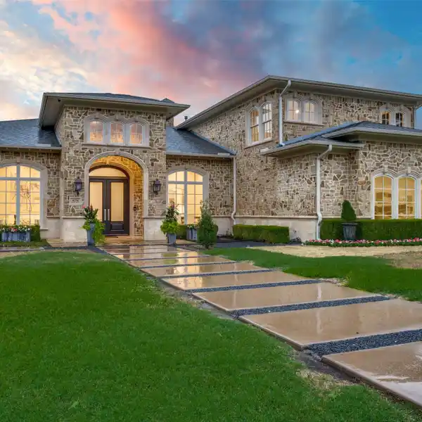RADIANT LUXURY HOME IN A DESIRED NEIGHBORHOOD
