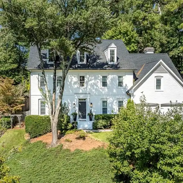 ELEGANT MODERN LIVING WITH TIMELESS CHARM