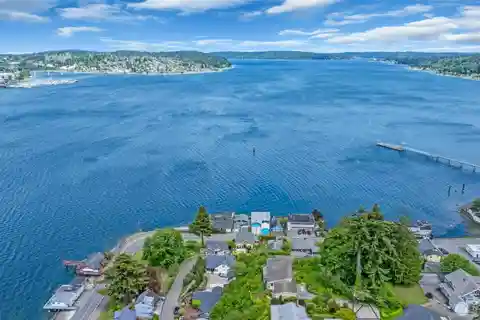Fully-remodeled Low-bank Waterfront Home