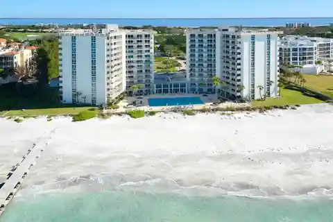 Manhattan Style Beachfront Condo with Sweeping Bay and Gulf Views