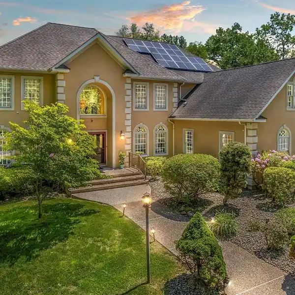 HUDSON VALLEY ESTATE WITH PRIVATE POND PARADISE