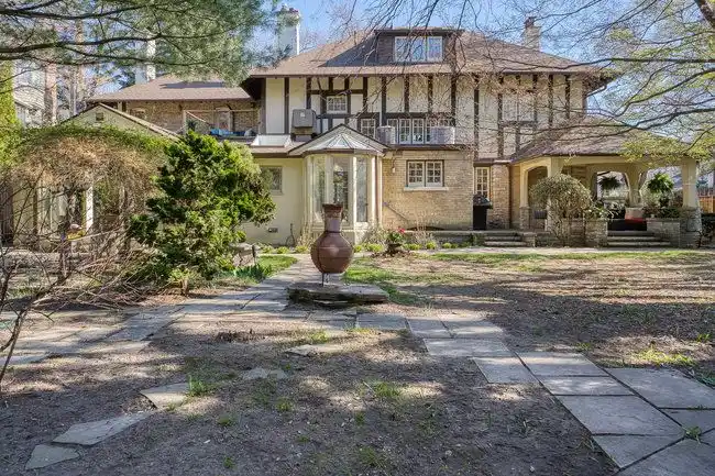Grand Circa 1908 Residence