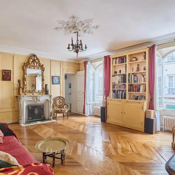 ELEGANT APARTMENT WITH TIMELESS CHARM