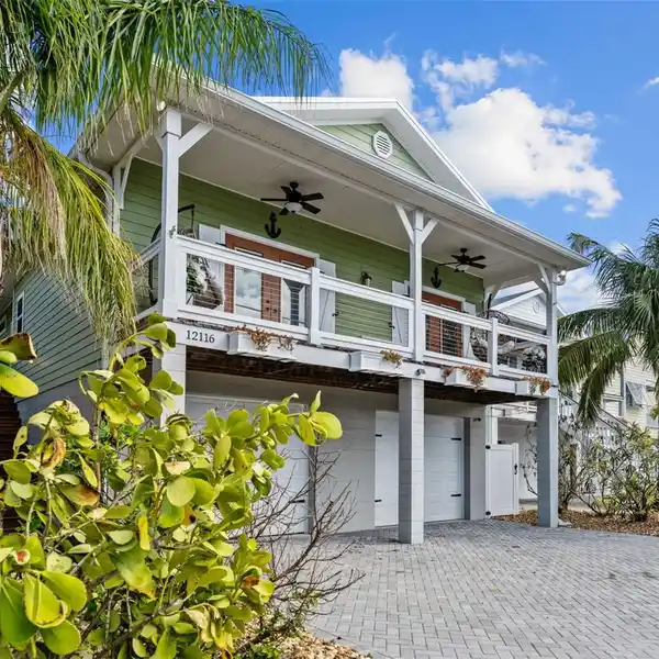 COASTAL HOME ON A PROTECTED LAGOON