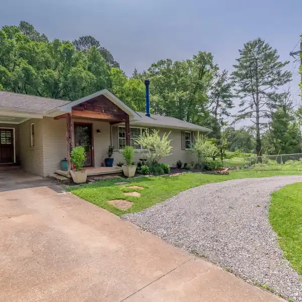 BEAUTIFULLY RENOVATED CLASSIC RANCHER