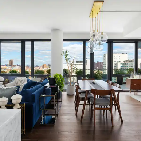 GORGEOUS FULL-FLOOR CONDO