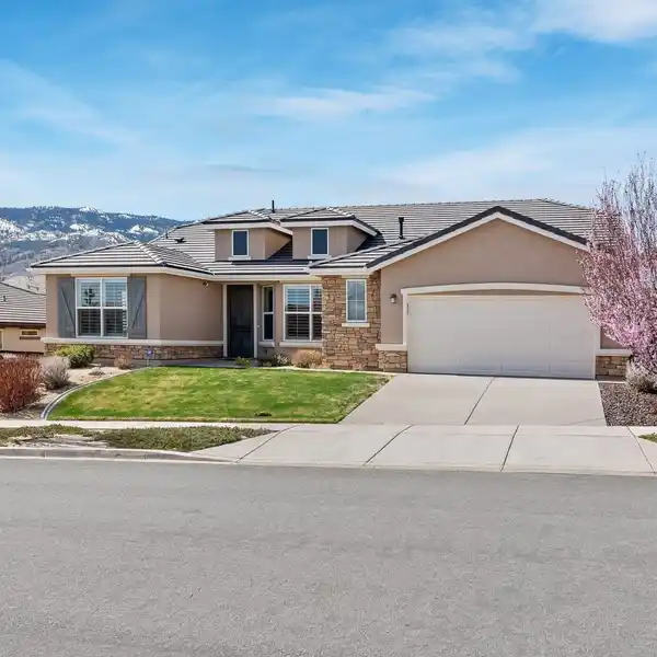 SPACIOUS HOME IN EXCLUSIVE DEL WEBB