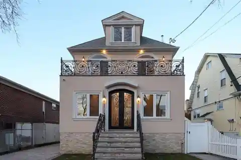 Meticulously Rebuilt Home in Whitestone