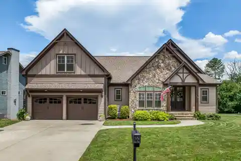 Beautiful Move-In Ready Home in Hollabrook Farms