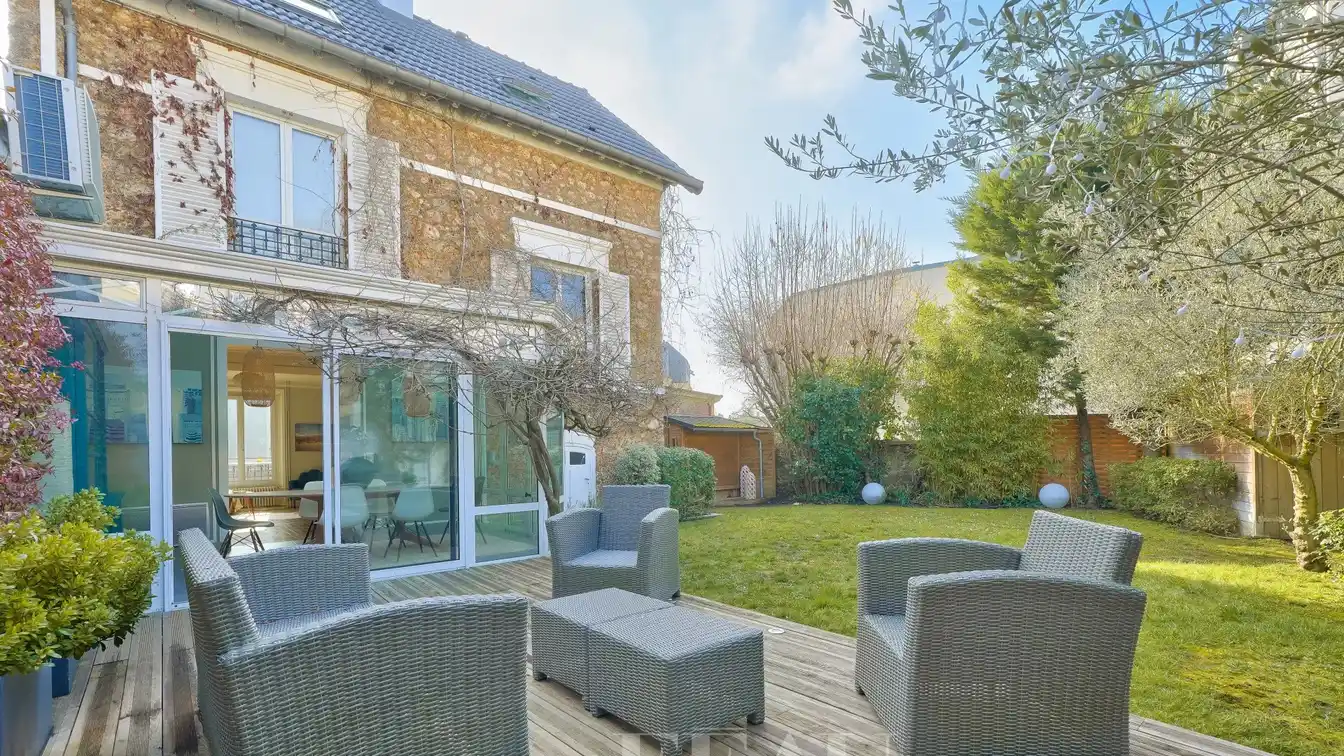 Gorgeous Four Bedroom Home with Garden