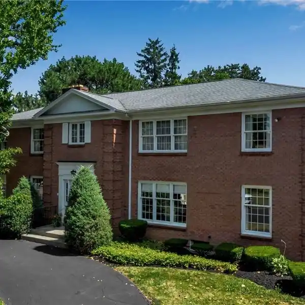BEAUTIFUL TRADITIONAL HOME WITH GRACEFUL DETAIL