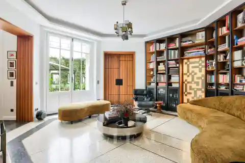 Elegant Garden-Level Apartment with Rotunda Living Room