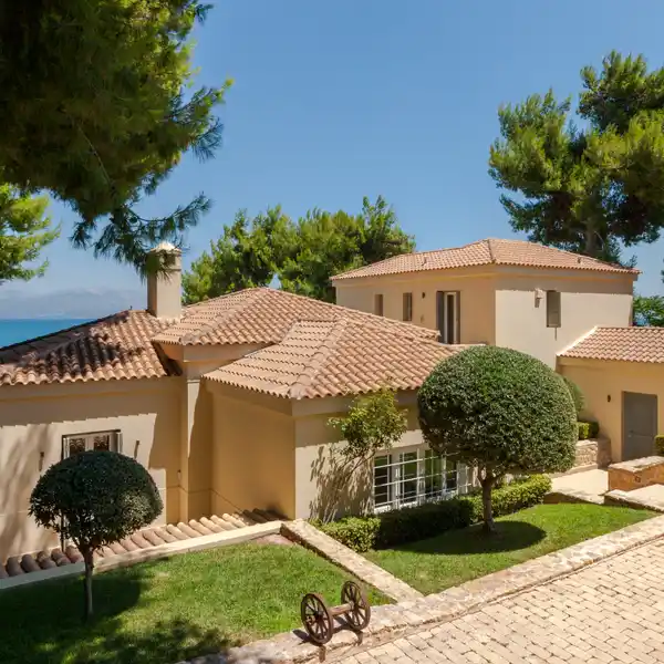 LUXURY BEACHFRONT VILLA