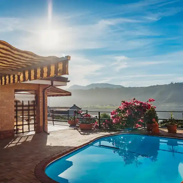 TIMELESS ELEGANCE MEETS NATURAL SPLENDOUR